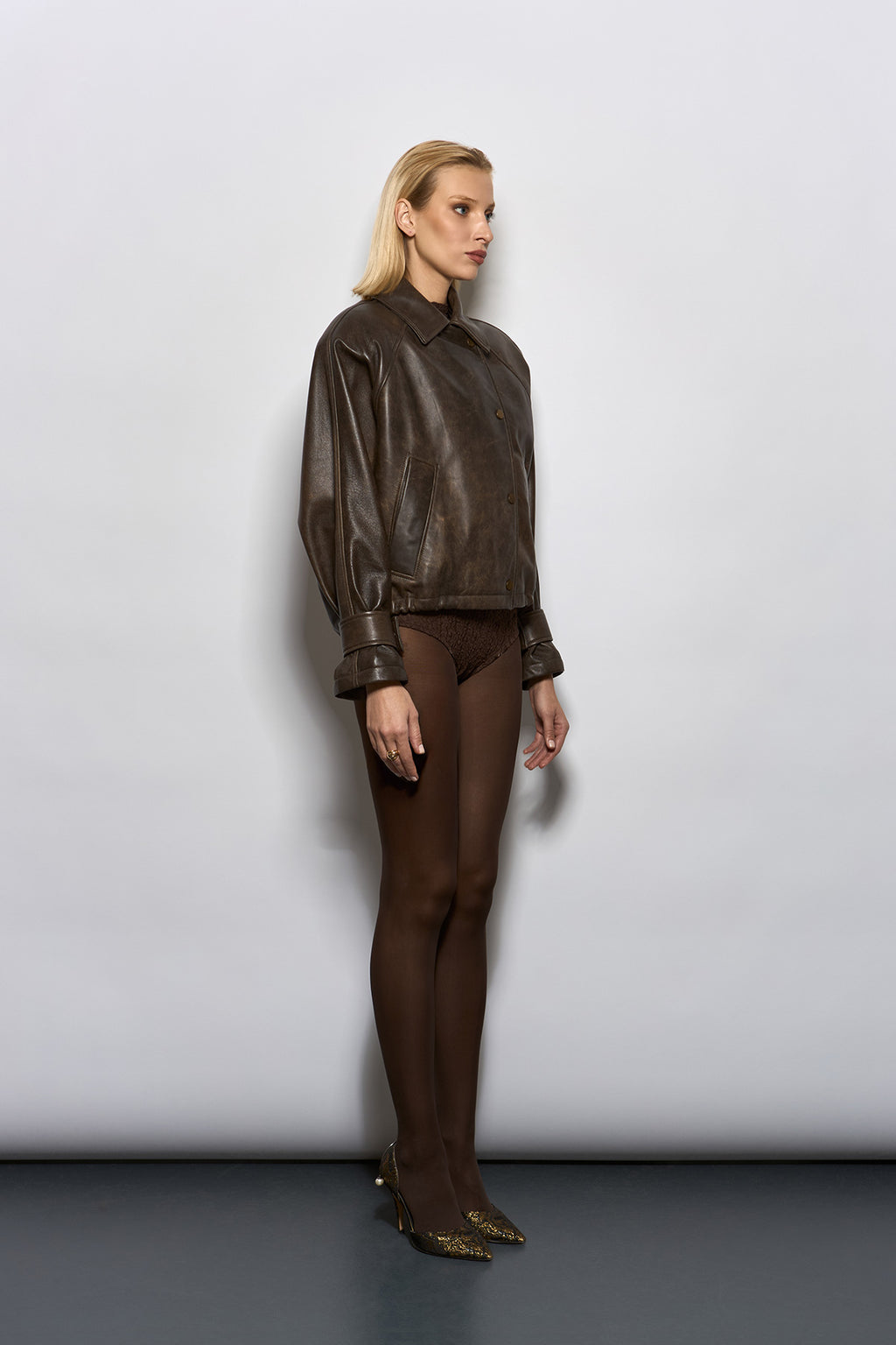 KAHVERENGİ ESKİTME GÖRÜNÜMLÜ DERİ MONT