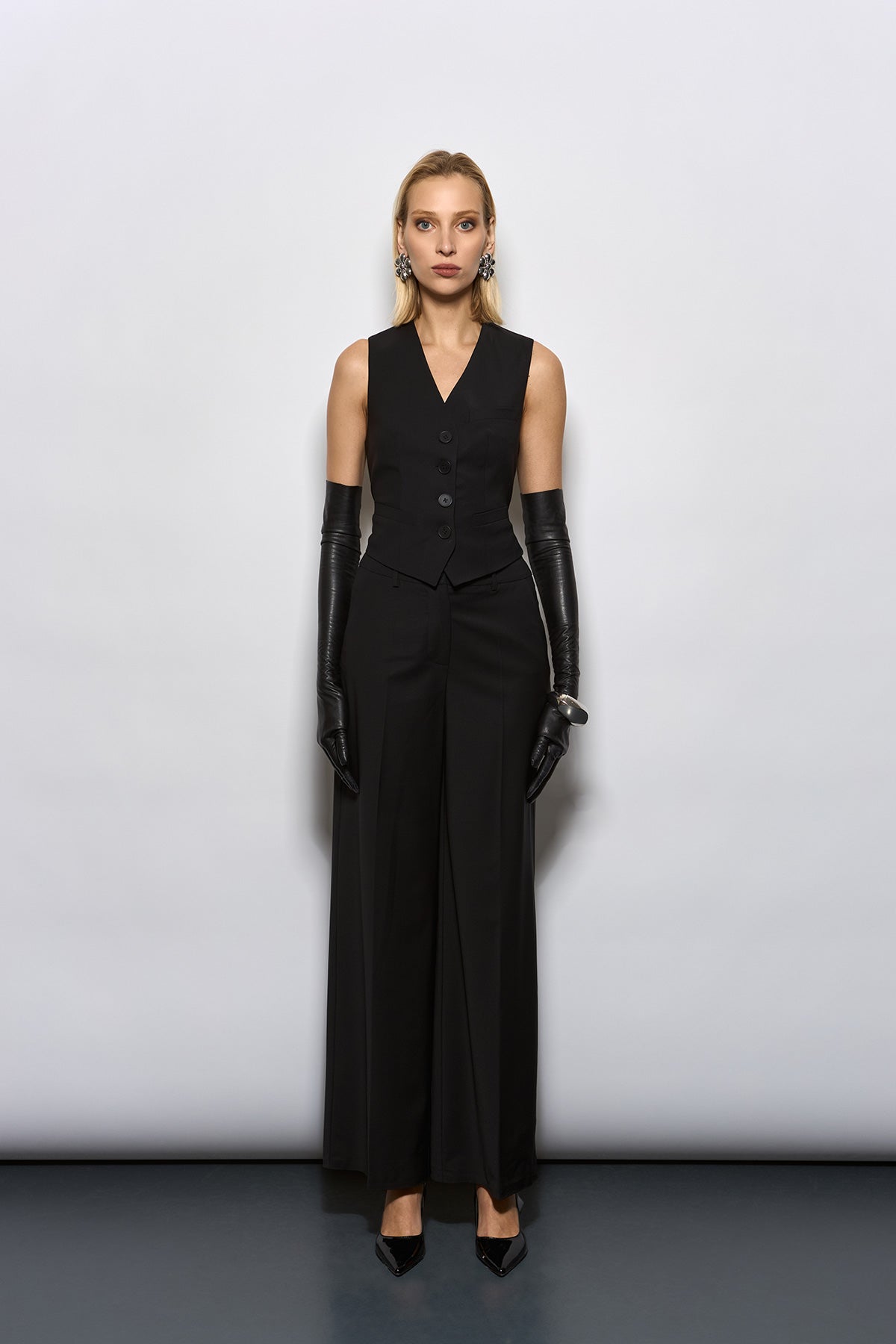 D TOKA DETAYLI SİYAH YELEK