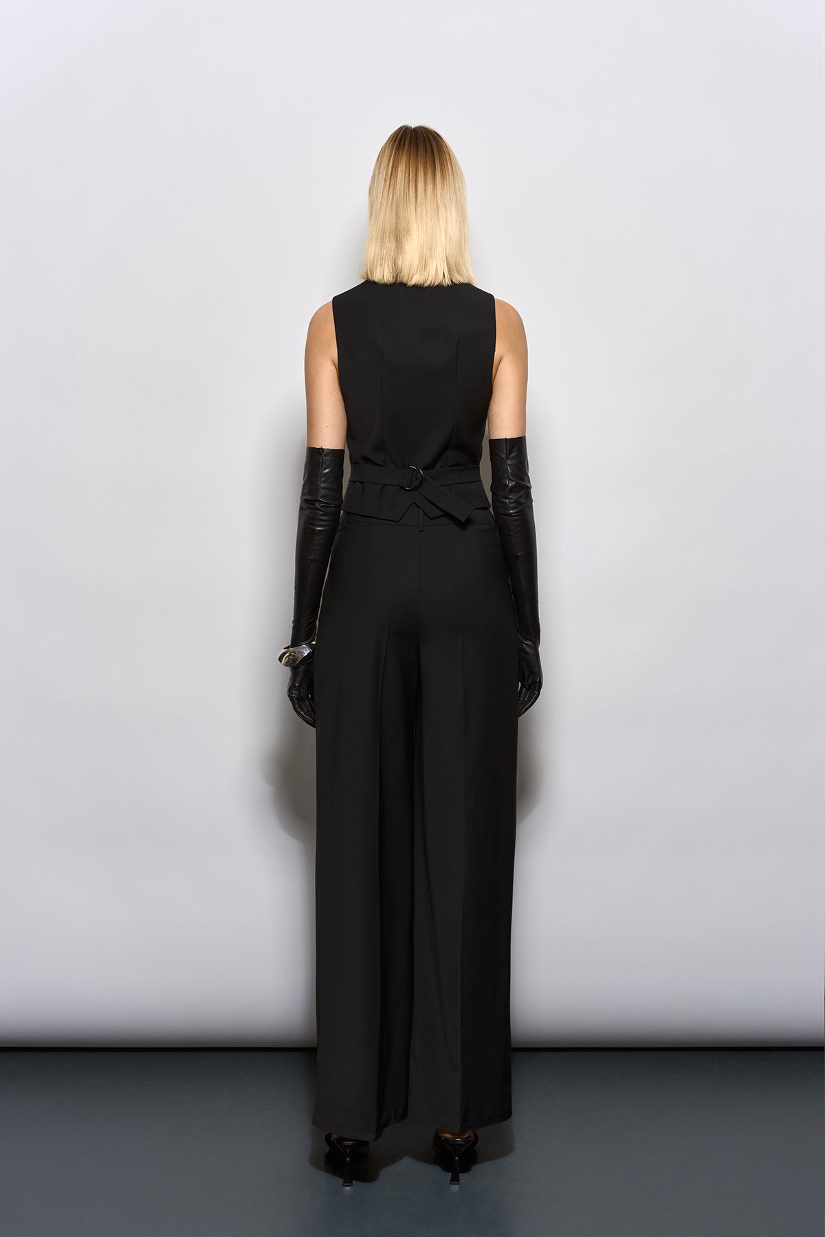 D TOKA DETAYLI SİYAH YELEK